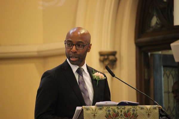 CEO Christopher Garlin introduces commencement  keynote speaker, Councilman Jermaine Robinson